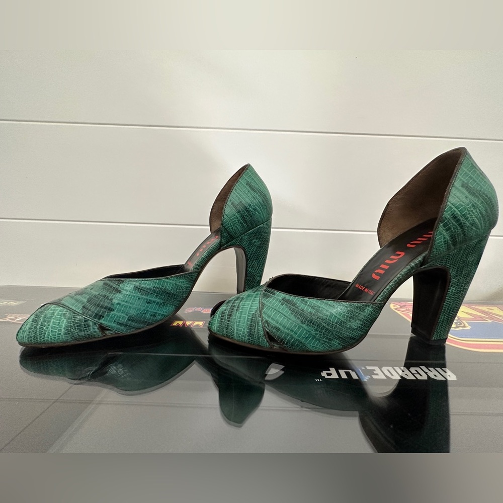 Miu Miu green jungle print leather high heel. Size 37